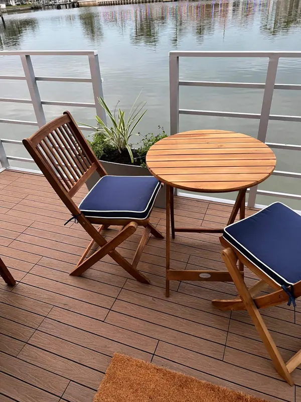 Casa Azul houseboat Key West &ndash; back patio bistro set