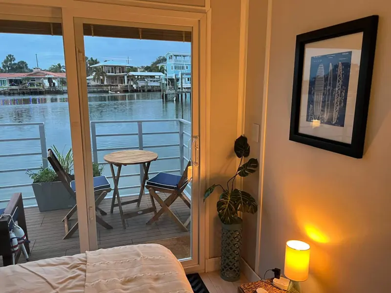 Casa Azul houseboat Key West &ndash; evening light from the bedroom