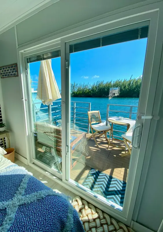 Casa Azul houseboat Key West &ndash; sliding doors to the private patio