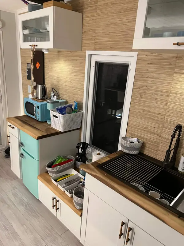 Casa Azul houseboat Key West &ndash; kitchenette with a view