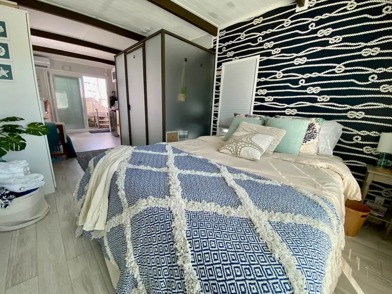 Casa Azul houseboat Key West &ndash; the queen bedroom